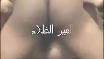 Dve Seksi Arabski Dami Se Udeležita Vroče Akcije