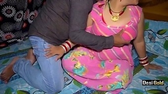 Desi Taxi Driver And Indian Randi Bhabhi Have Passionate Encounter