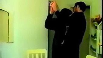 Sesiune Fierbinte De Săruturi A Unui Cuplu Turc