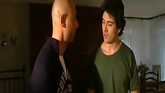Nunta Se Transformă Într-O Sesiune Dublă Intimă Pentru Cuplu