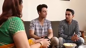 与性感熟女的热辣邂逅在短片中