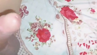 Ejaculează În Interior Din Spate