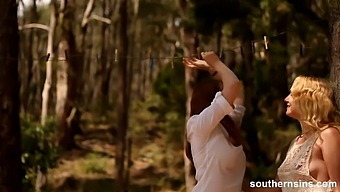 Lesbienele Aussie Se Predau Puterii Naturii In Dragostea Lesbiana