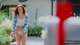 Roșcată Freya Parker Se Supune Cătușelor Într-O Întâlnire Bdsm