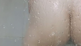 Mă Bucur De Jucăria Mea Sexuală În Cadă