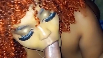 我在帮助我的继妹独自在家时满足她的口奶癖好