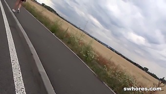 Bărbați Veterani Care Caută Curve Tinere Pe Străzi