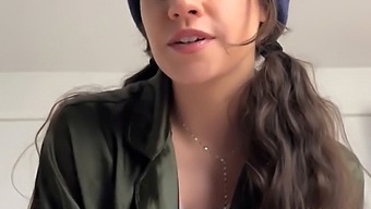Beautiful Big-Breasted Stepsis Has Two Nice Climaxes With Your Help While She Is Resting On The Bed - Quinn Finite